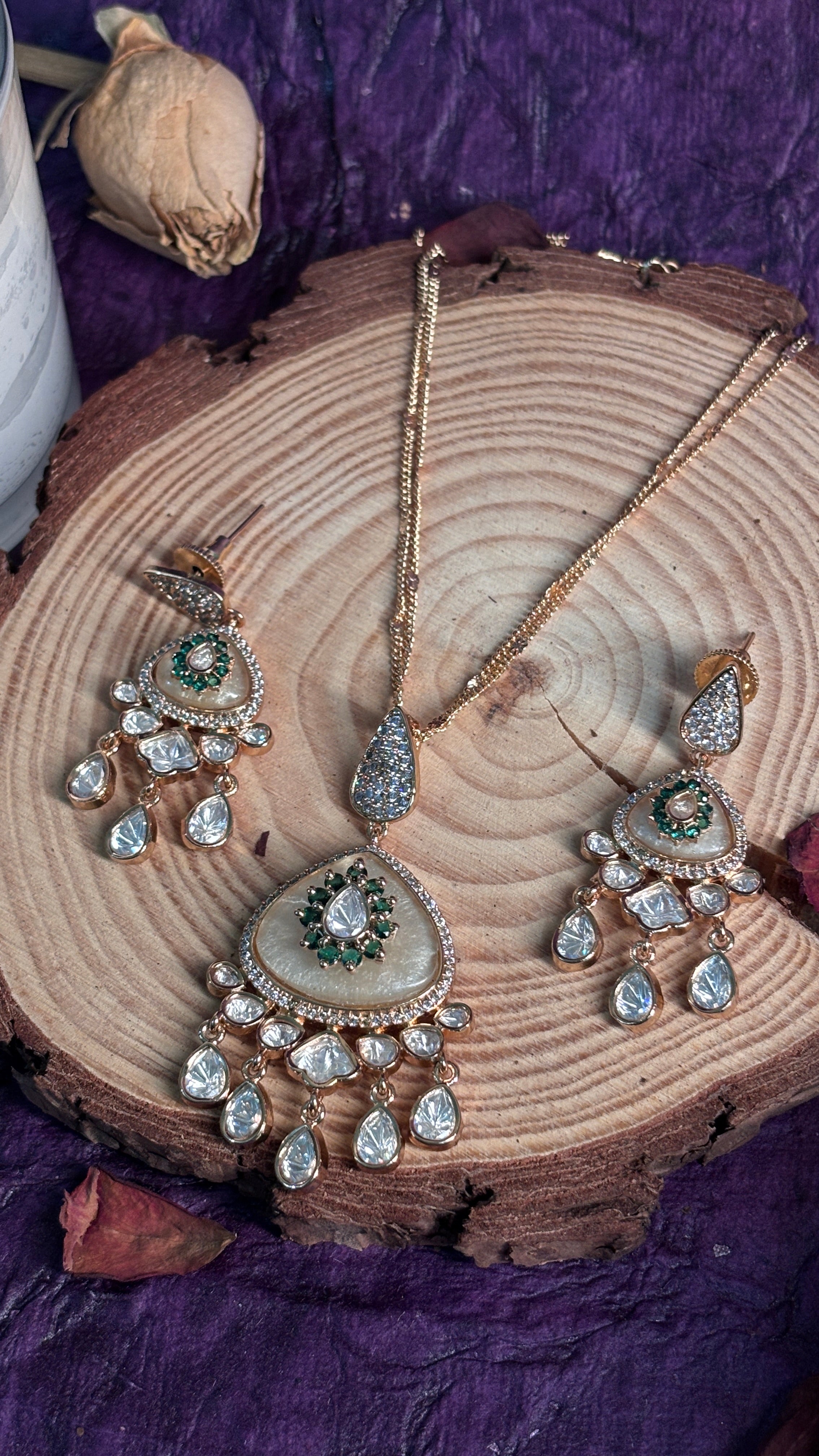 Gold plated kundan pendent set
