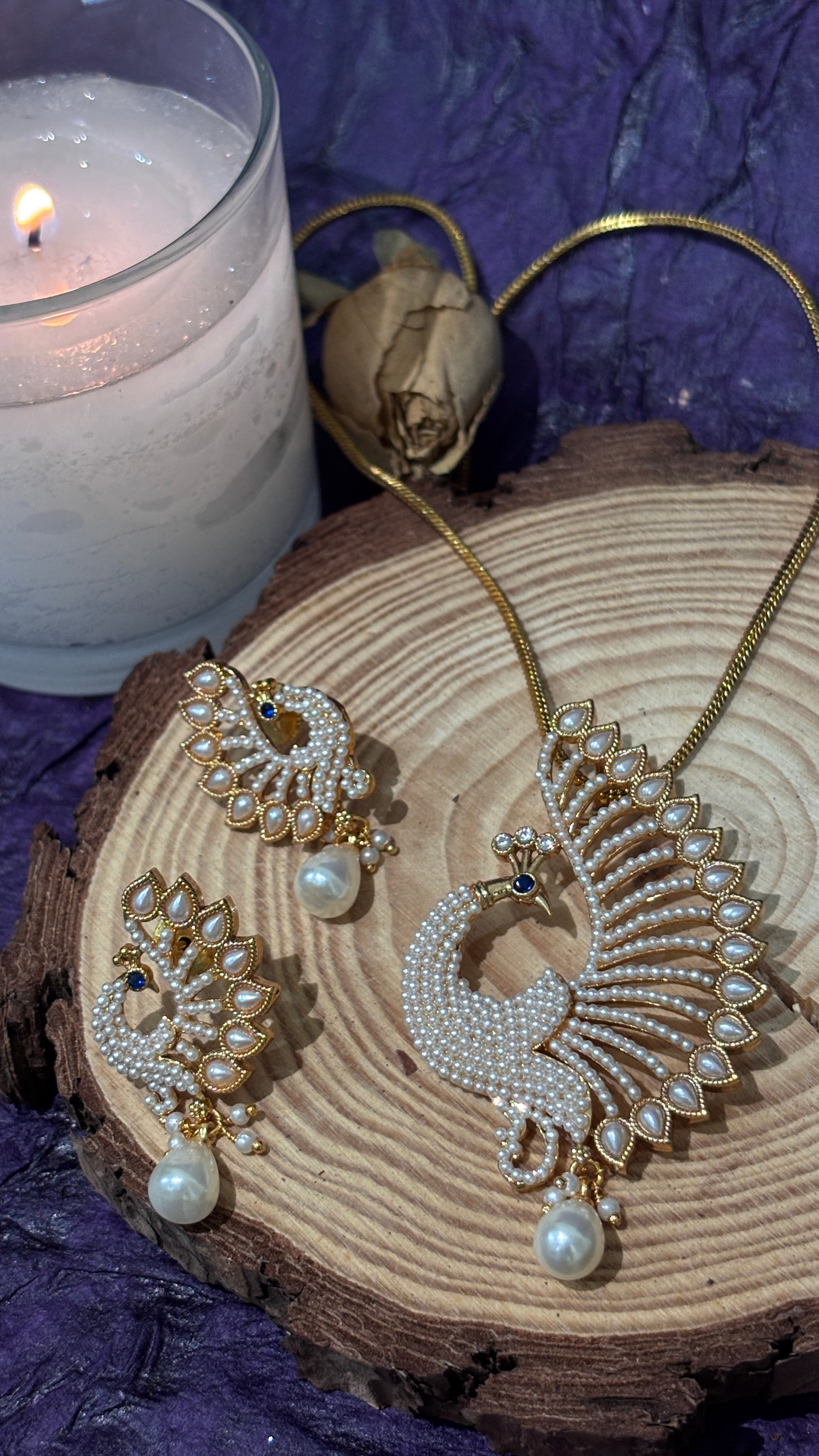 White pearl embellished pendent set