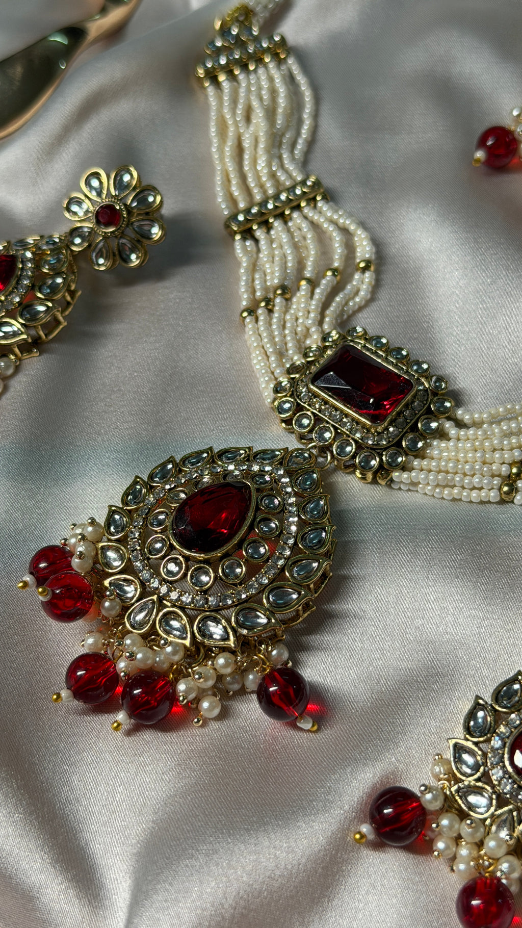 Kundan chokar set