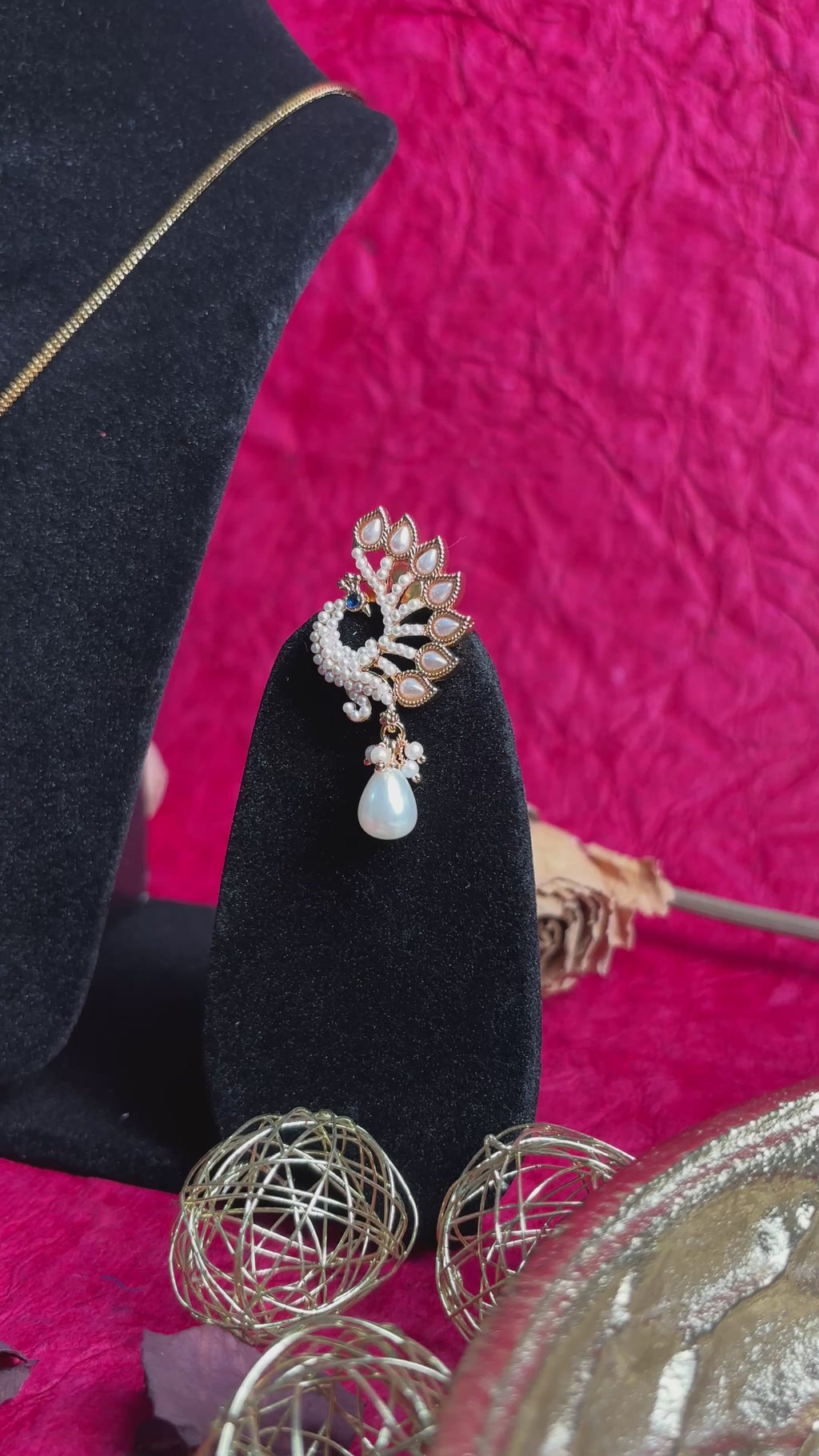 White pearl embellished pendent set