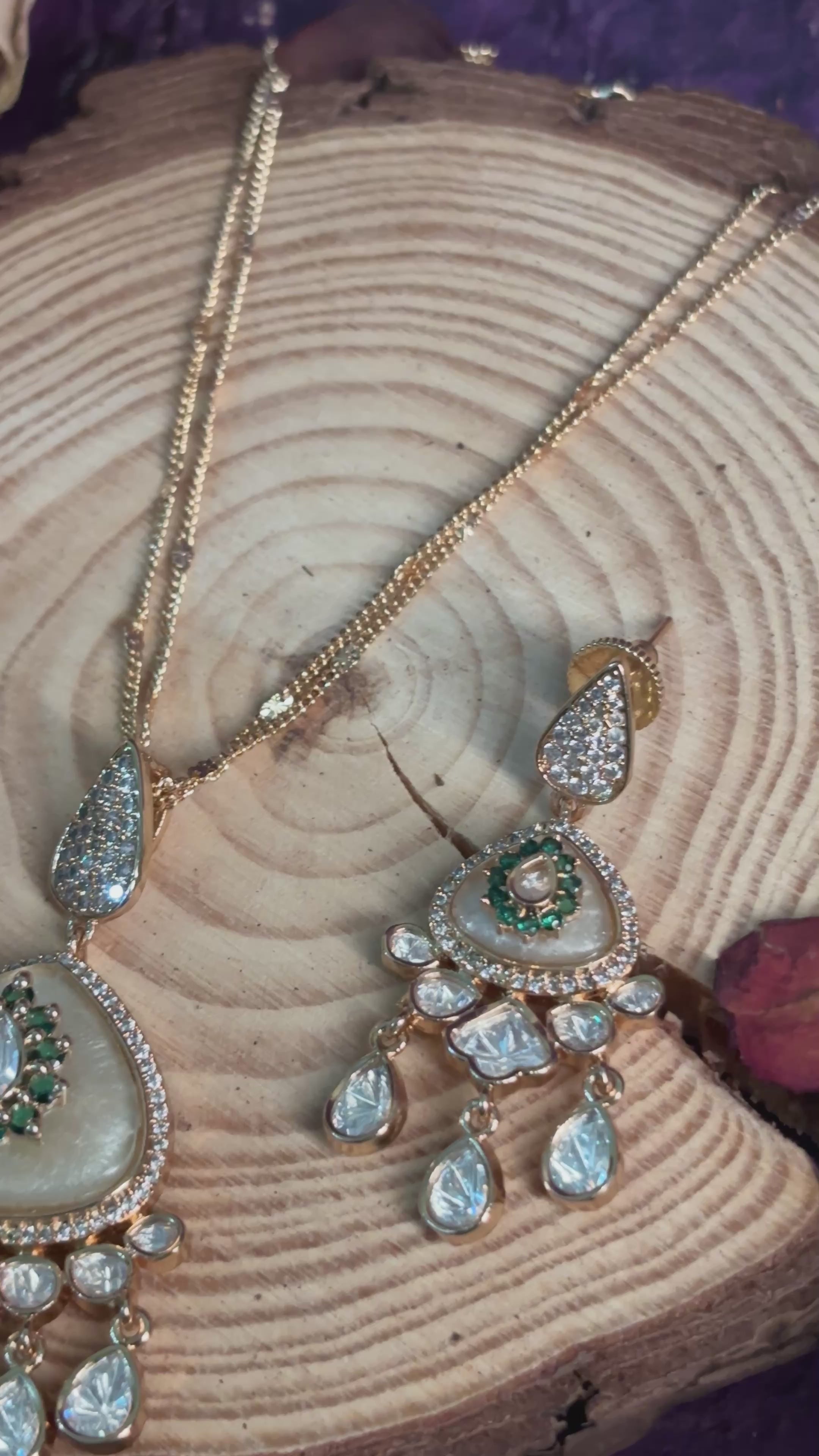 Gold plated kundan pendent set